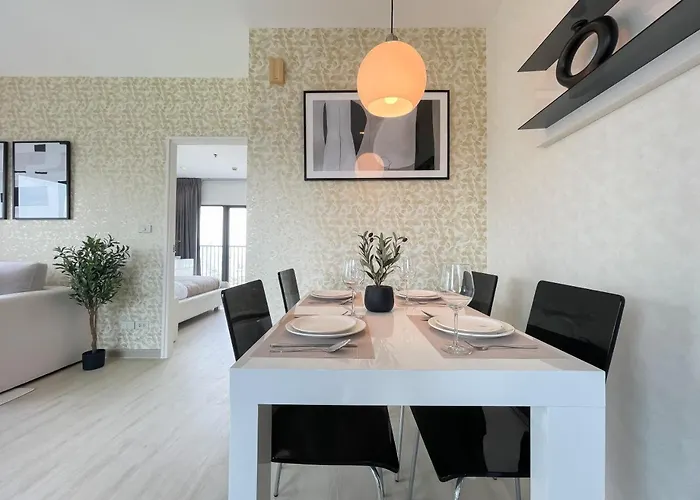 Bts Thong Lo L Large 65 Sqm L Pool And Gym L Sontana