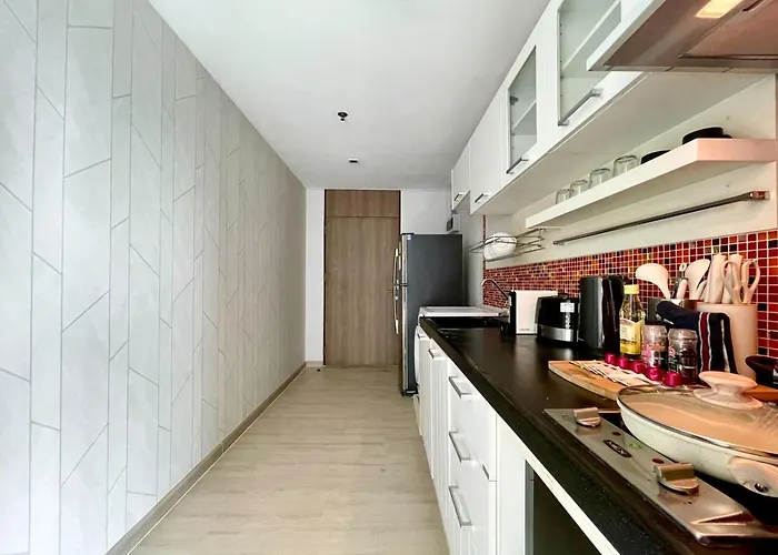 Bts Thong Lo L Large 65 Sqm L Pool And Gym L Sontana アパート *