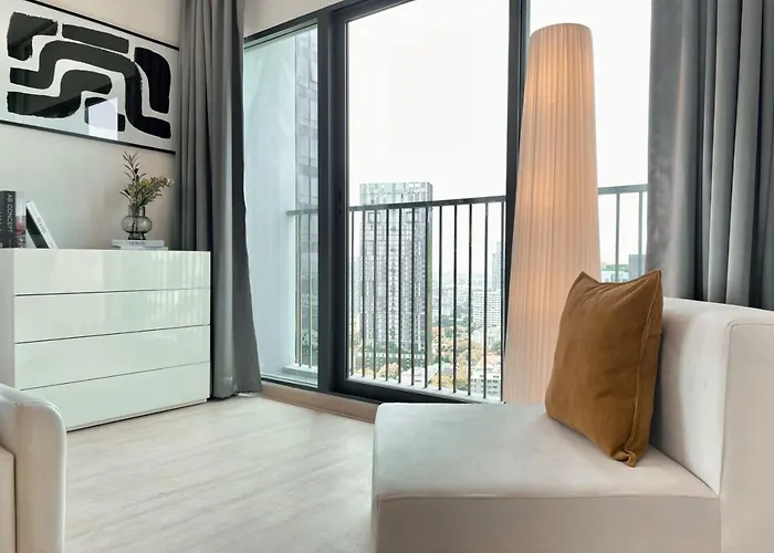 Bts Thong Lo L Large 65 Sqm L Pool And Gym L Sontana
