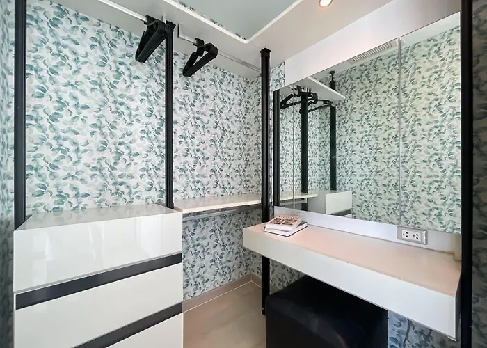 Bts Thong Lo L Large 65 Sqm L Pool And Gym L Sontana アパート