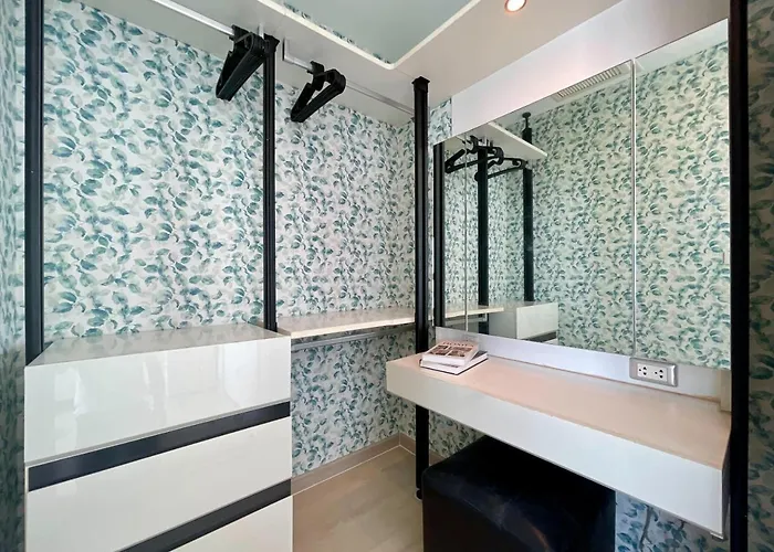 アパート Bts Thong Lo L Large 65 Sqm L Pool And Gym L Sontana バンコク都