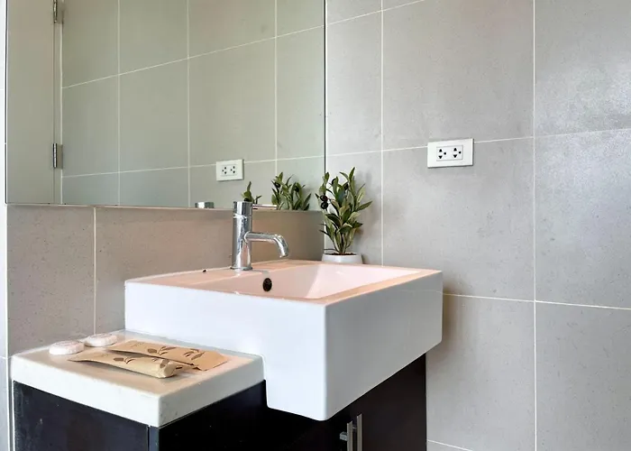 Bts Thong Lo L Large 65 Sqm L Pool And Gym L Sontana * バンコク都