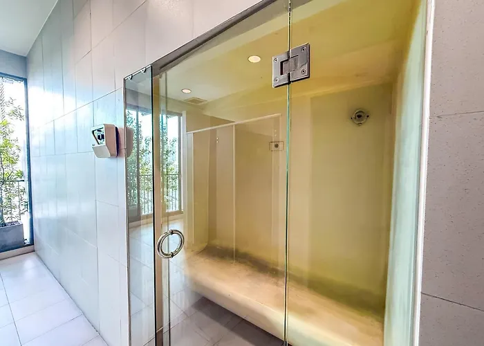 Bts Thong Lo L Large 65 Sqm L Pool And Gym L Sontana アパート